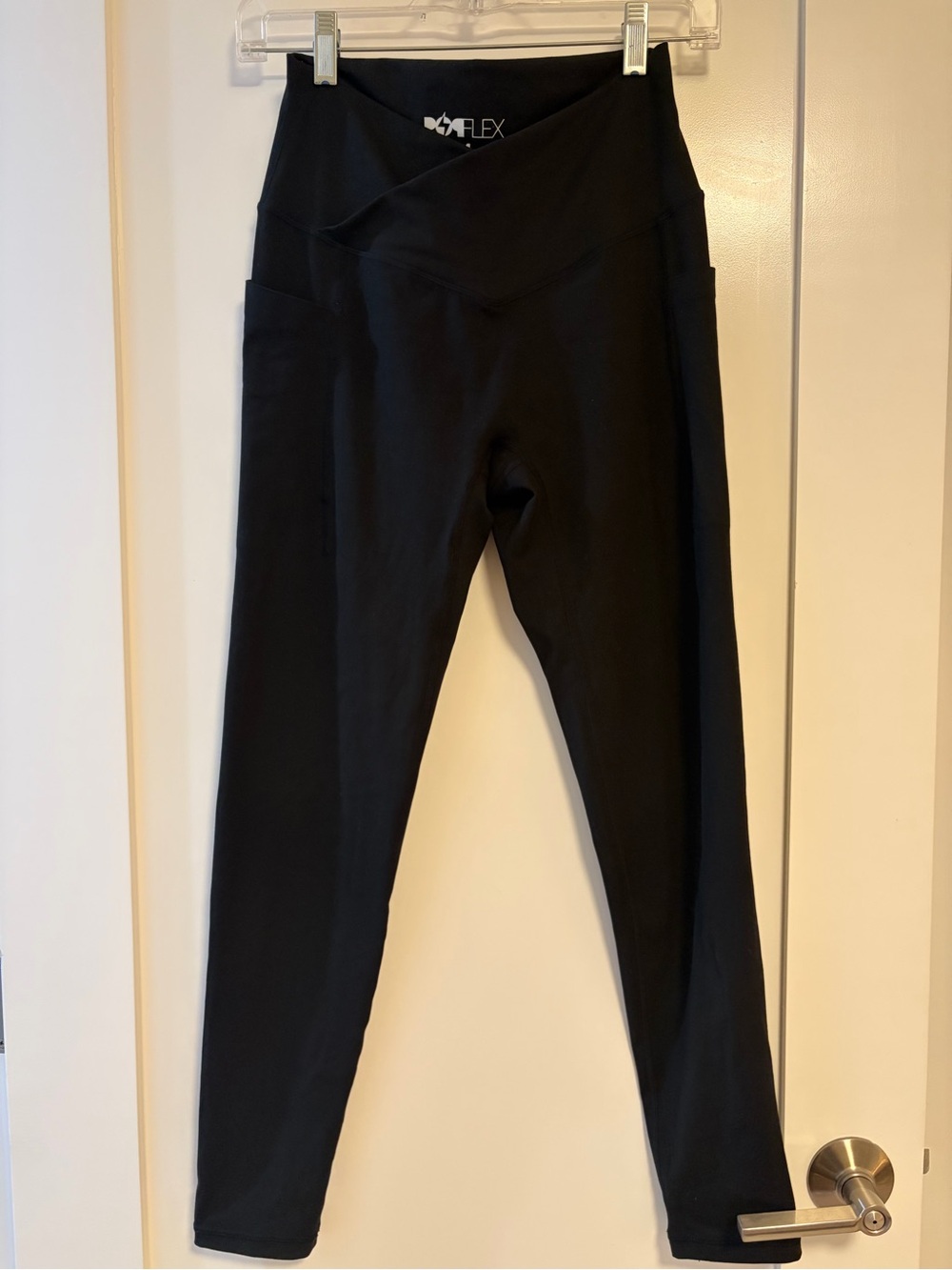 POPFLEX Crisscross Hourglass Leggings Black 27" Medium Pockets Worn Once